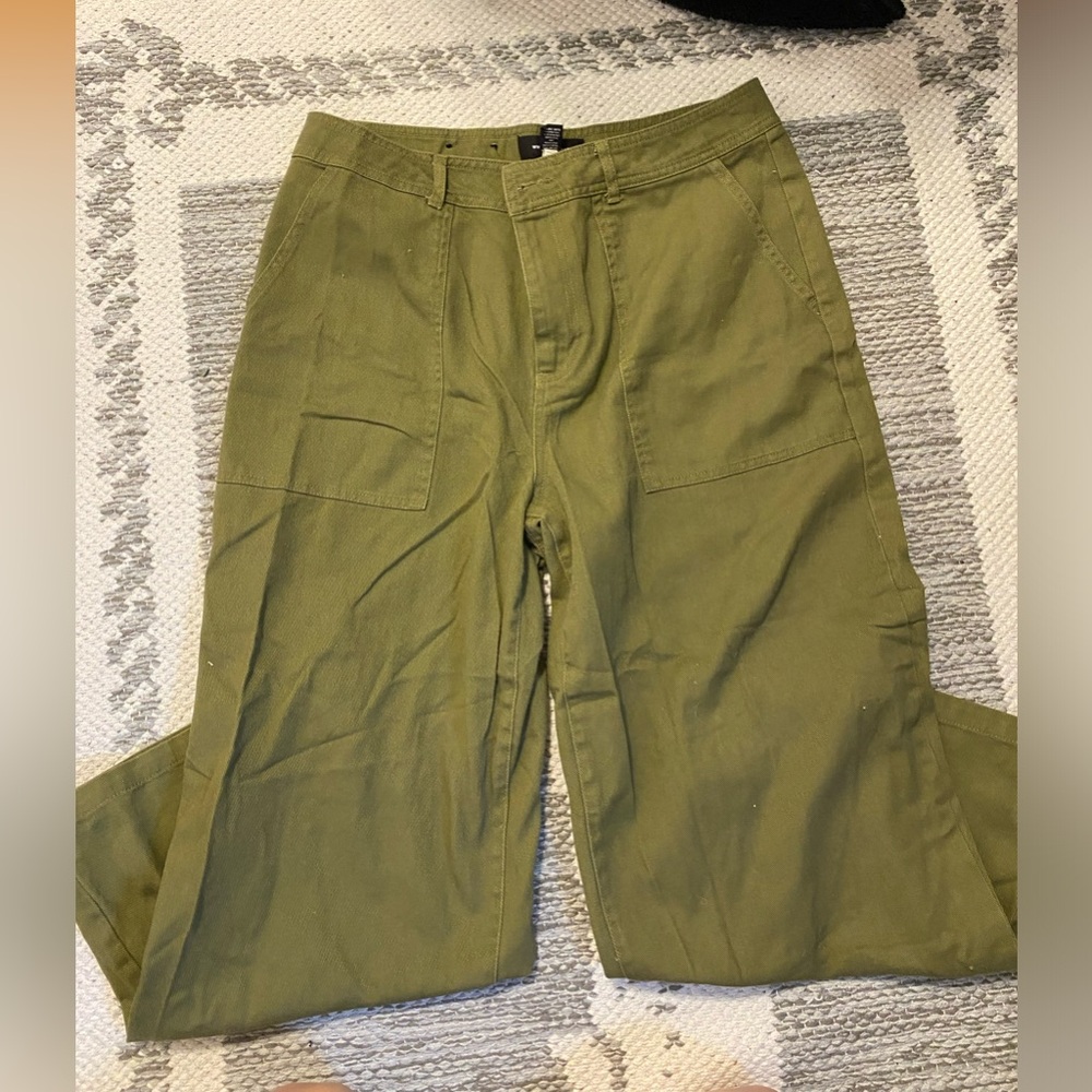 Who What Wear green wide legged pants
